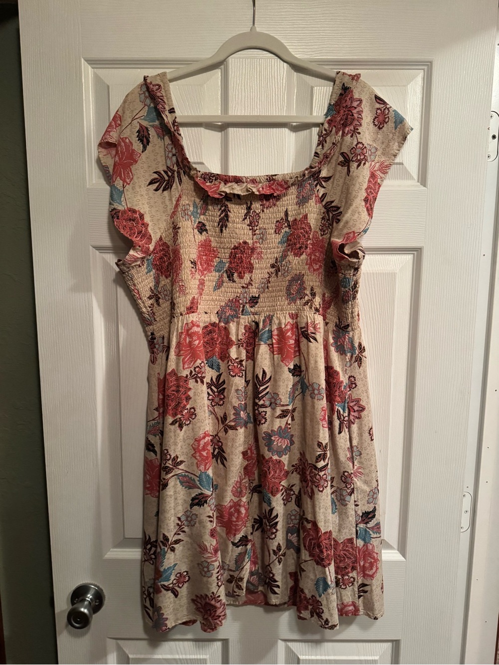 Maurices Sz 2X Beige Floral Off or On Smocked Dress with pockets - Picture 9 of 10